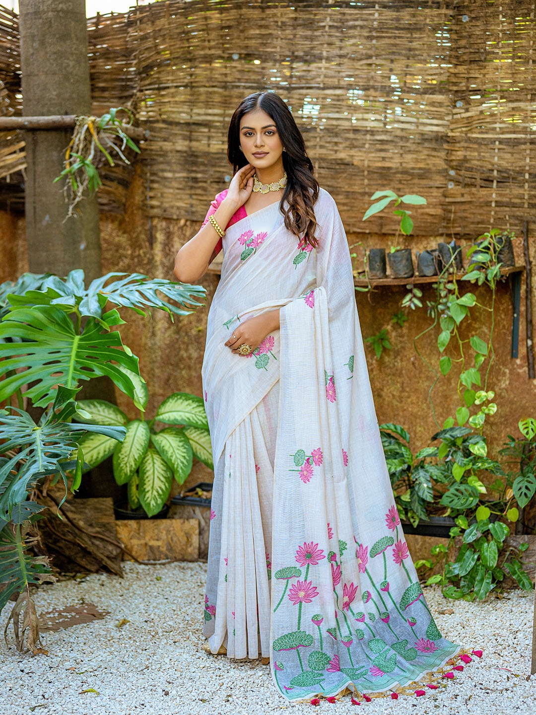 

VISHNU WEAVES Floral Printed Pure Cotton Muga Saree, White