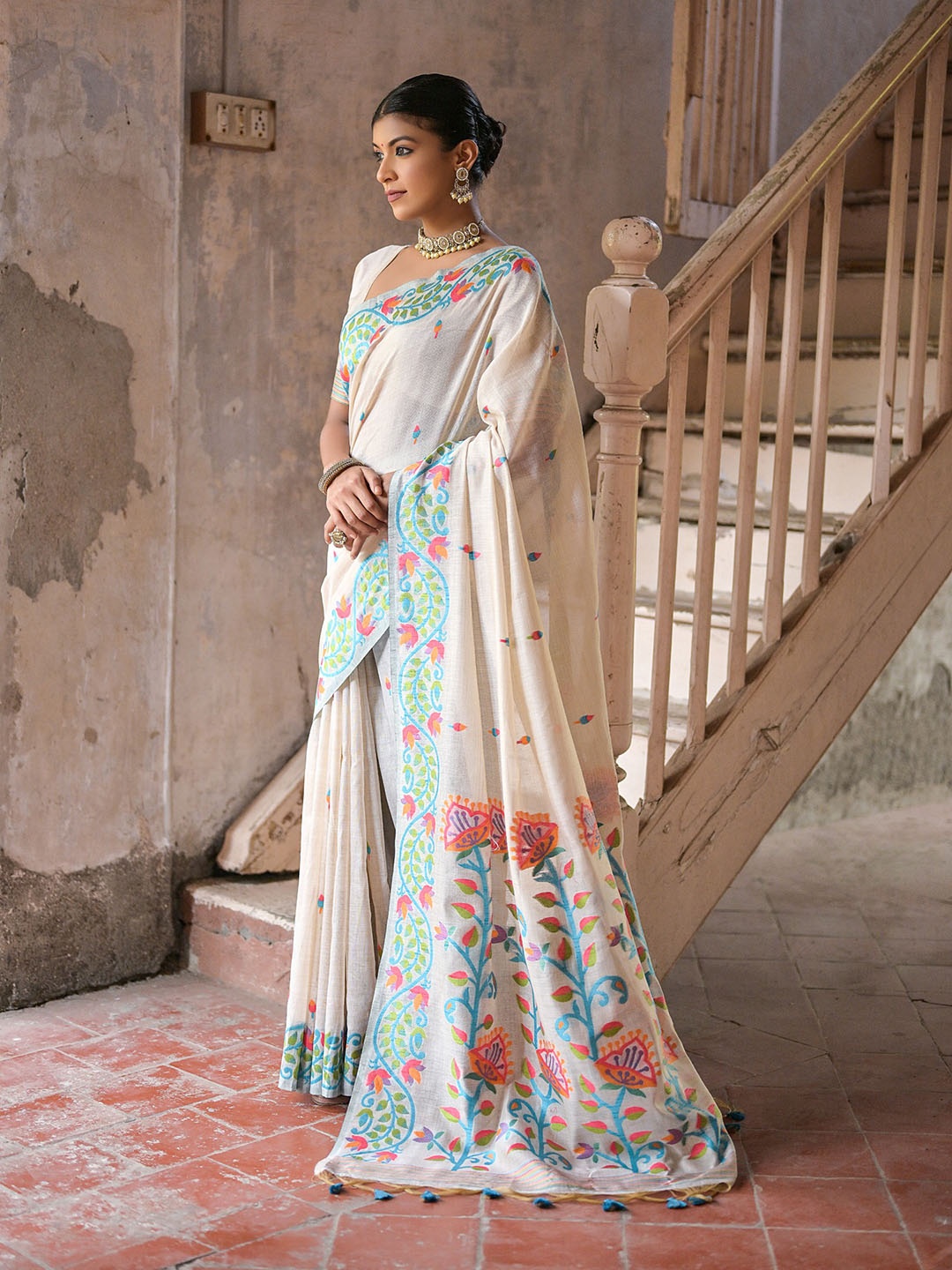 

VISHNU WEAVES Floral Pure Cotton Muga Saree, Cream