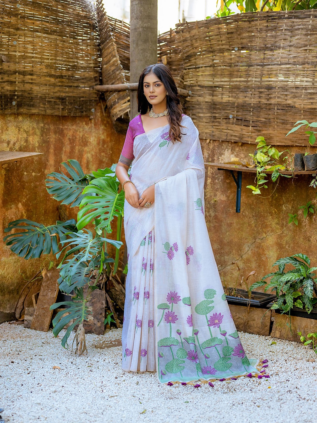 

VISHNU WEAVES Floral Pure Cotton Muga Saree, White