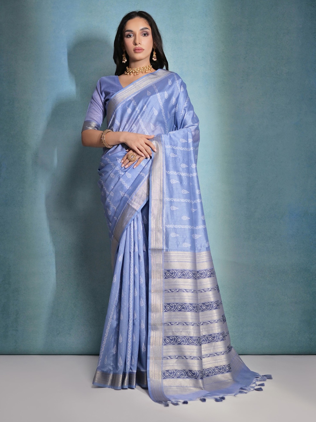 

VISHNU WEAVES Woven Design Paisley Zari Bhagalpuri Saree With Tassels, Blue