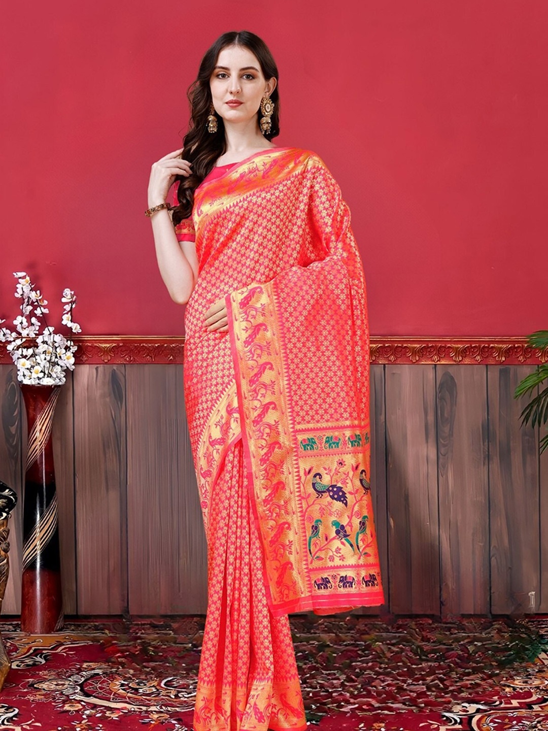 

MAGMINA Woven Design Zari Banarasi Saree, Pink