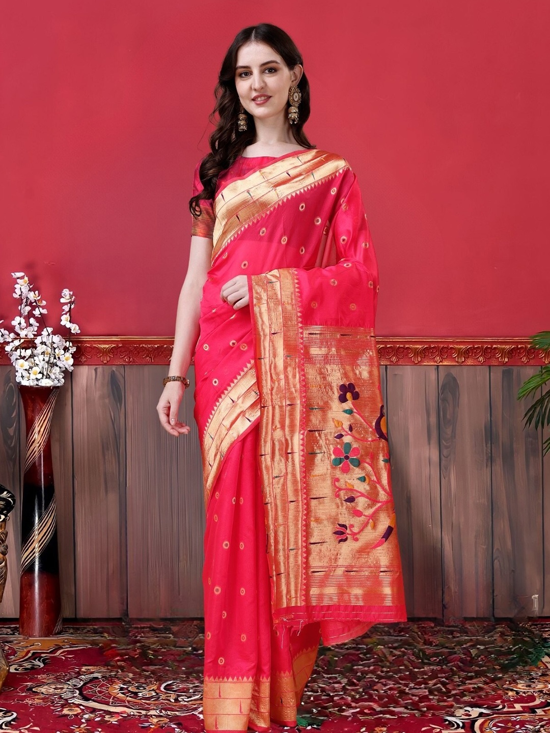 

MAGMINA Floral Woven Design Zari Banarasi Saree, Pink