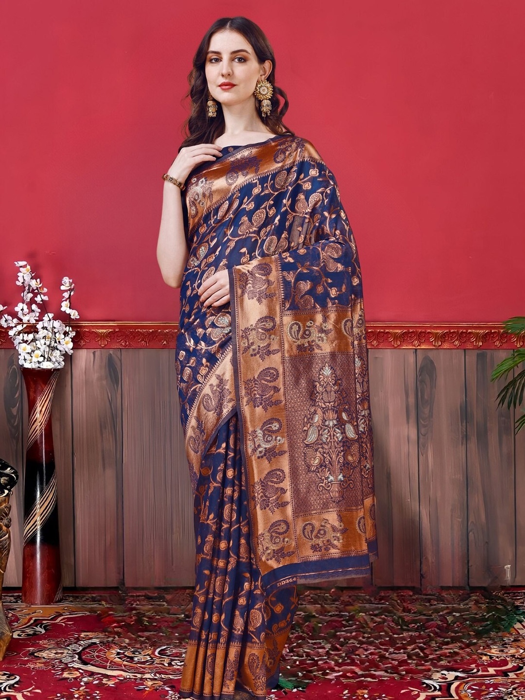 

MAGMINA Woven Design Zari Banarasi Saree, Navy blue