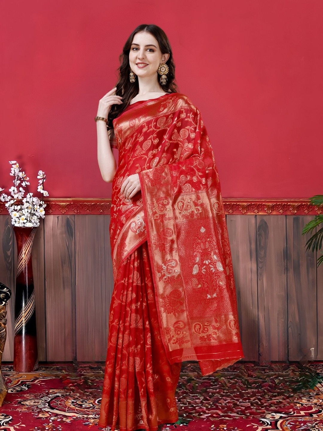 

MAGMINA Woven Design Zari Banarasi Saree, Red