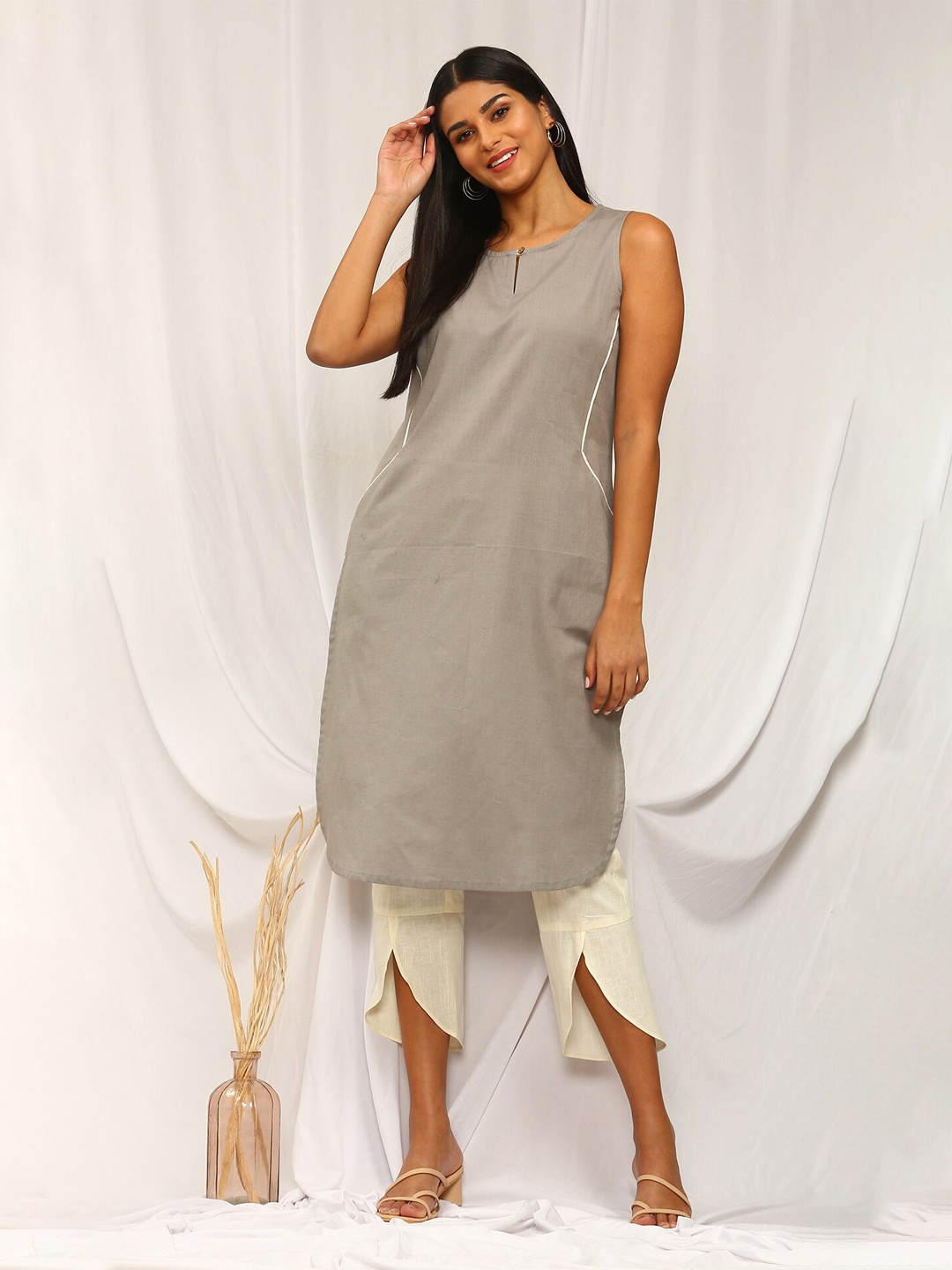 

Stylefables Round Neck Regular Linen Kurta with Pyjamas, Grey