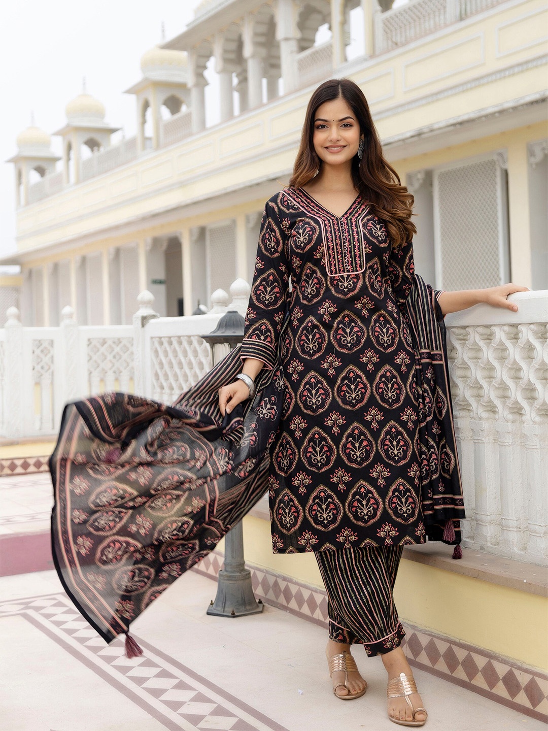 

Anouk Floral Yoke Design Pure Cotton Straight Kurta With Patiala & Dupatta, Black