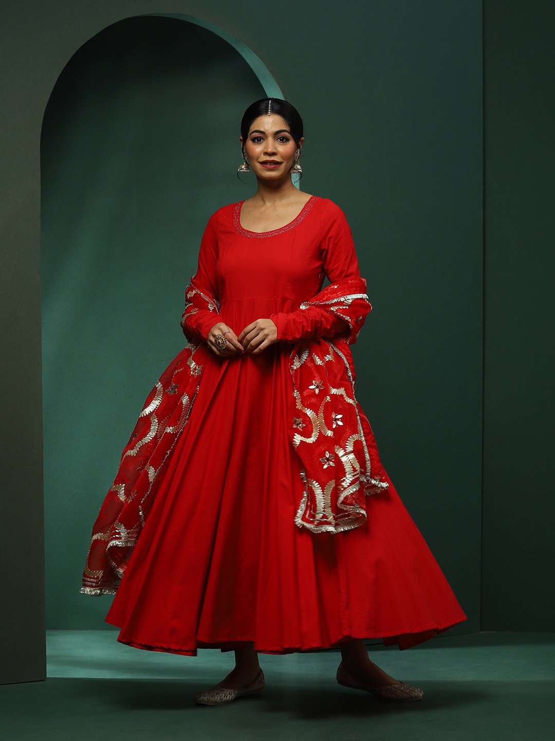 

AKS Couture Floral Embellished Round Neck Cotton Anarkali Kurta With Trousers & Dupatta, Red