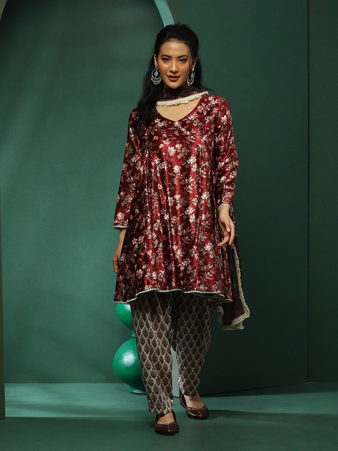 

AKS Couture Floral Printed V-Neck Velvet Kurta with Salwar & With Dupatta, Maroon