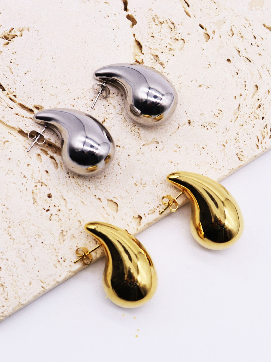 

FIMBUL Set Of 2 Teardrop Shaped Lightweight Drop Earrings, Silver