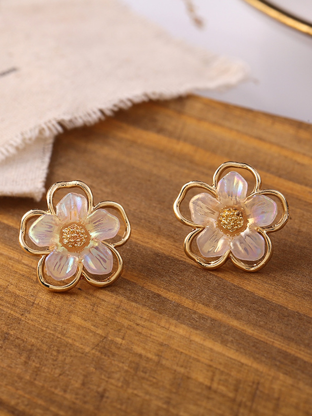 

VAGHBHATT Gold Plated Floral Studs Earrings, White
