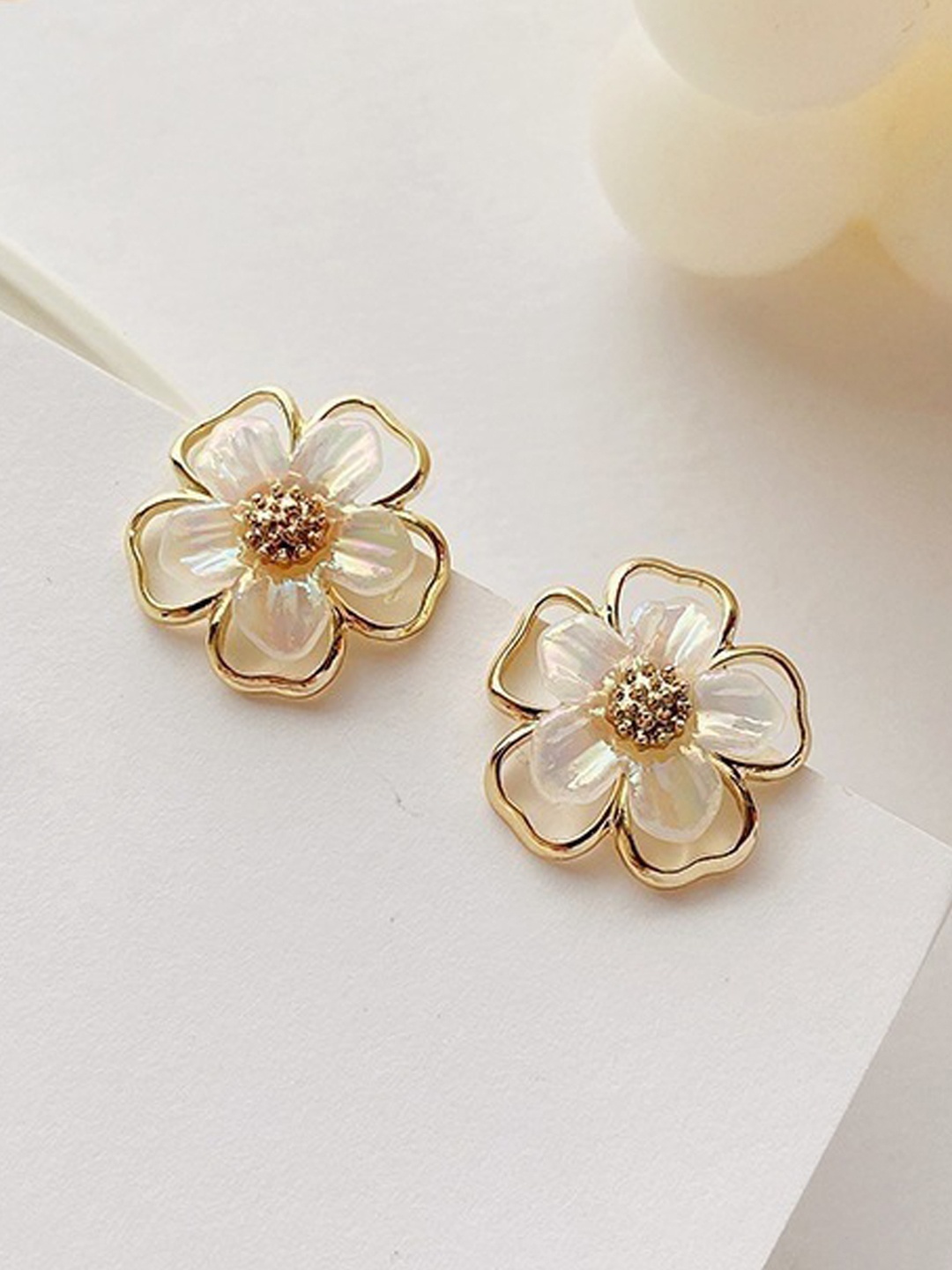 

VAGHBHATT Gold-Plated Floral Shaped Studs Earrings