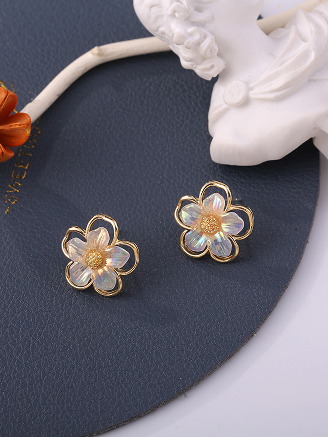 

VAGHBHATT Gold Plated Floral Studs, White