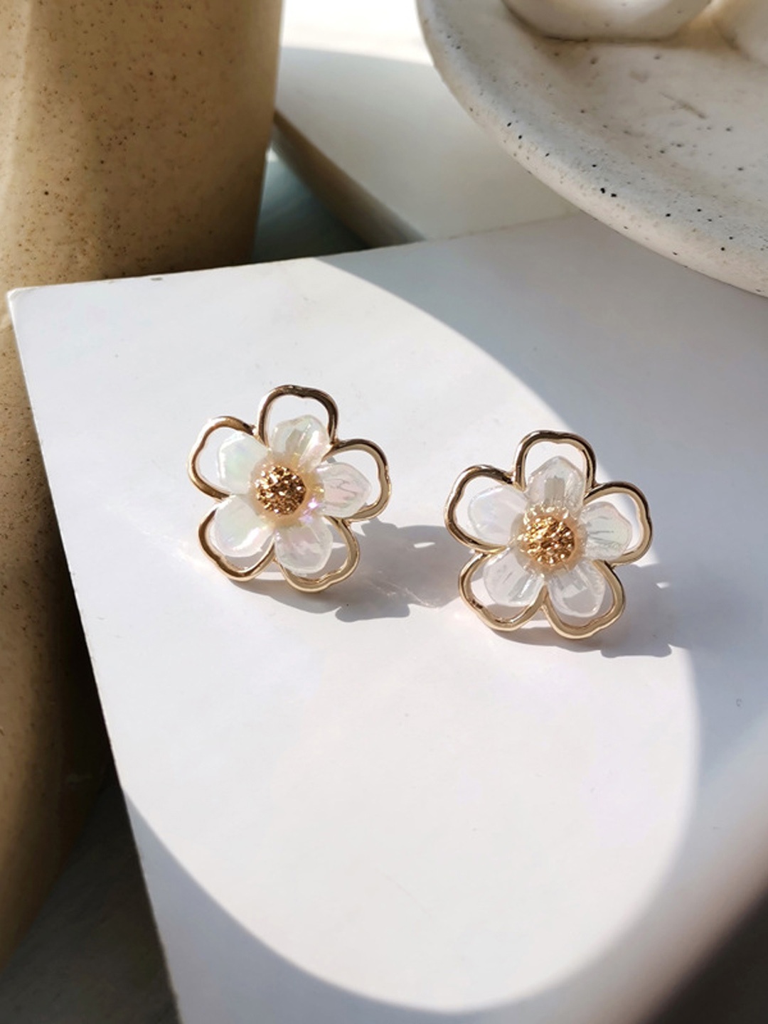 

FIMBUL Gold-Plated Floral Stud Earrings