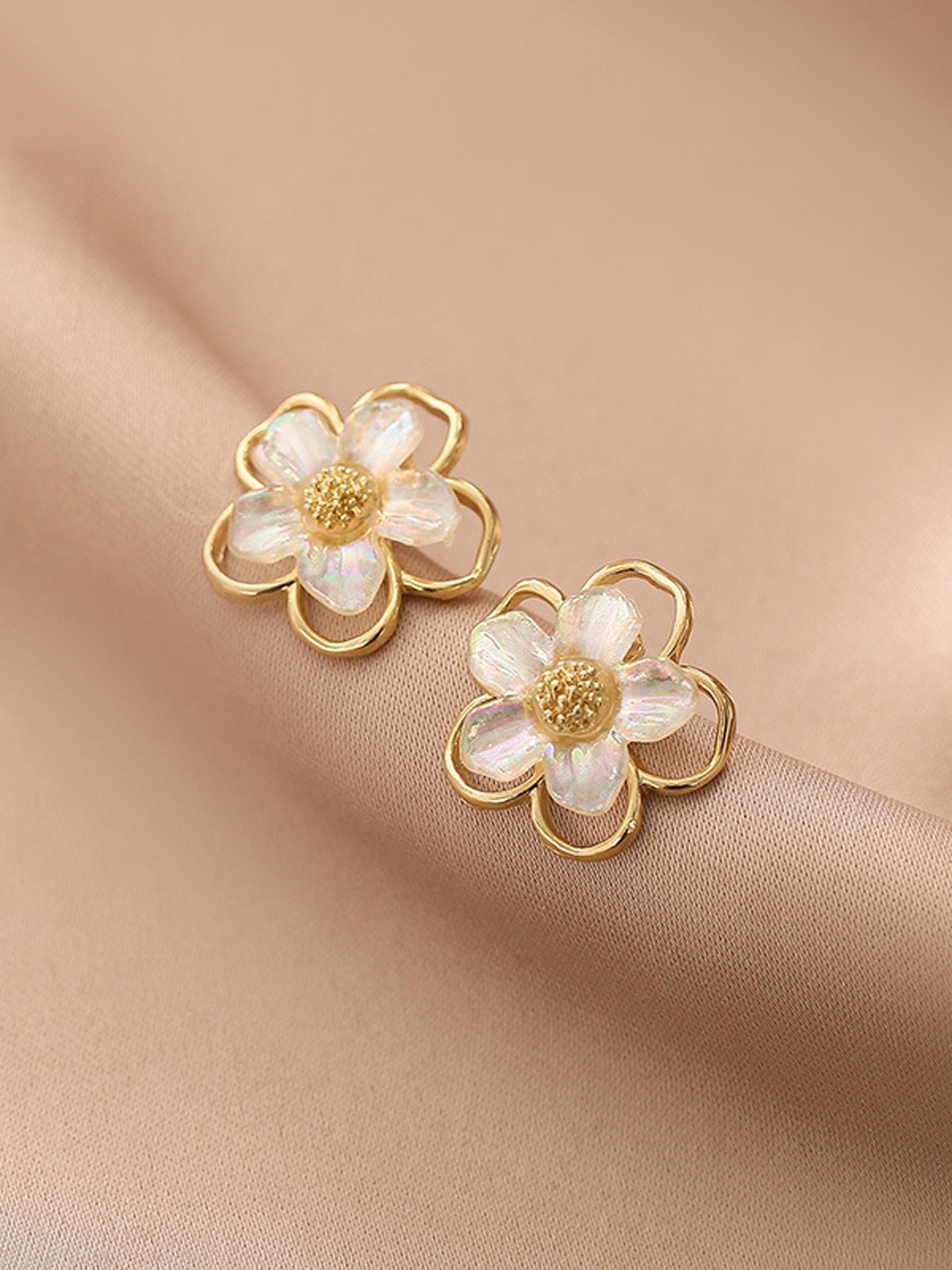 

FIMBUL Gold-Plated Floral Stud Earrings