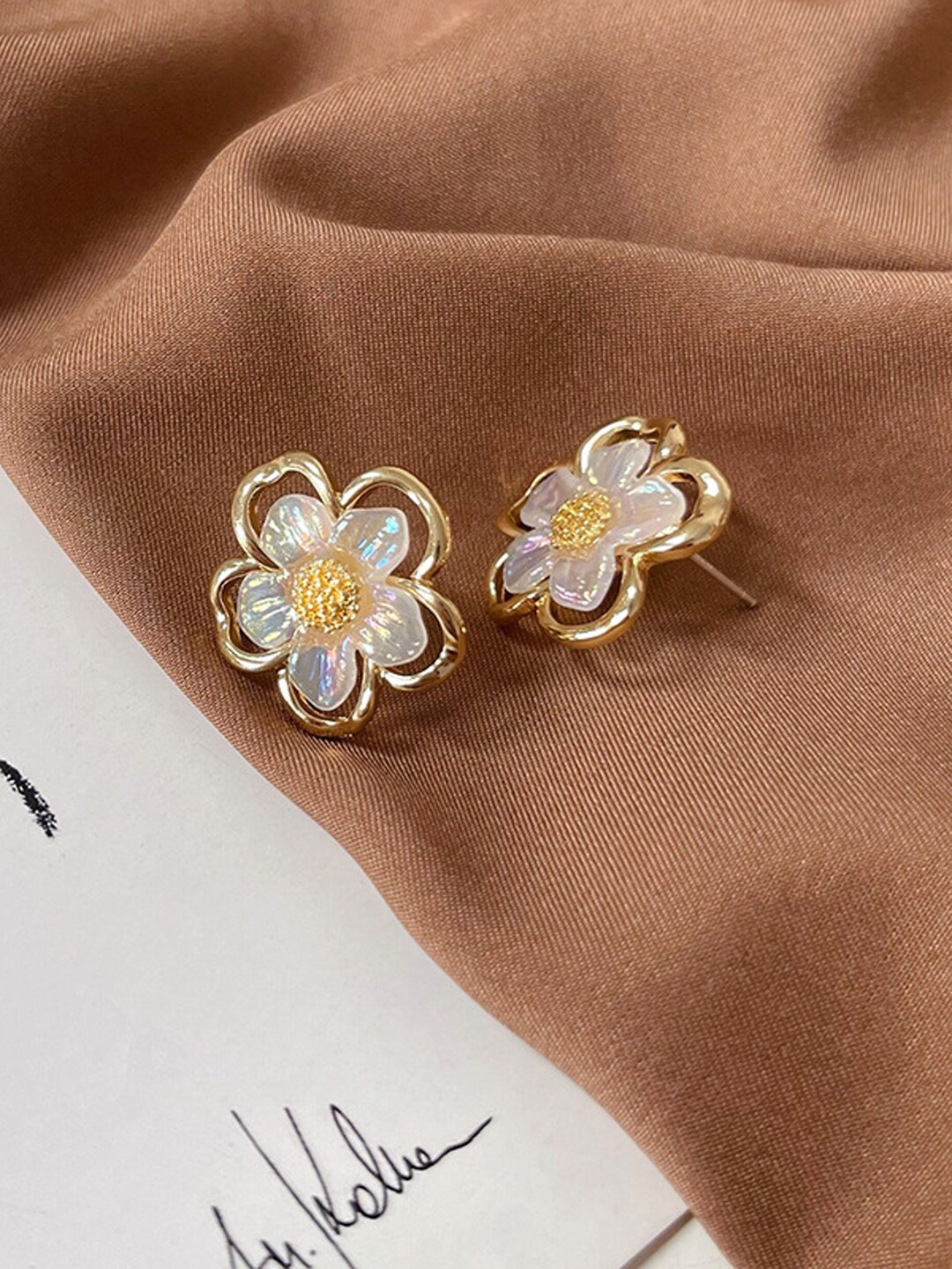 

FIMBUL Gold-Plated Floral Studs Earrings