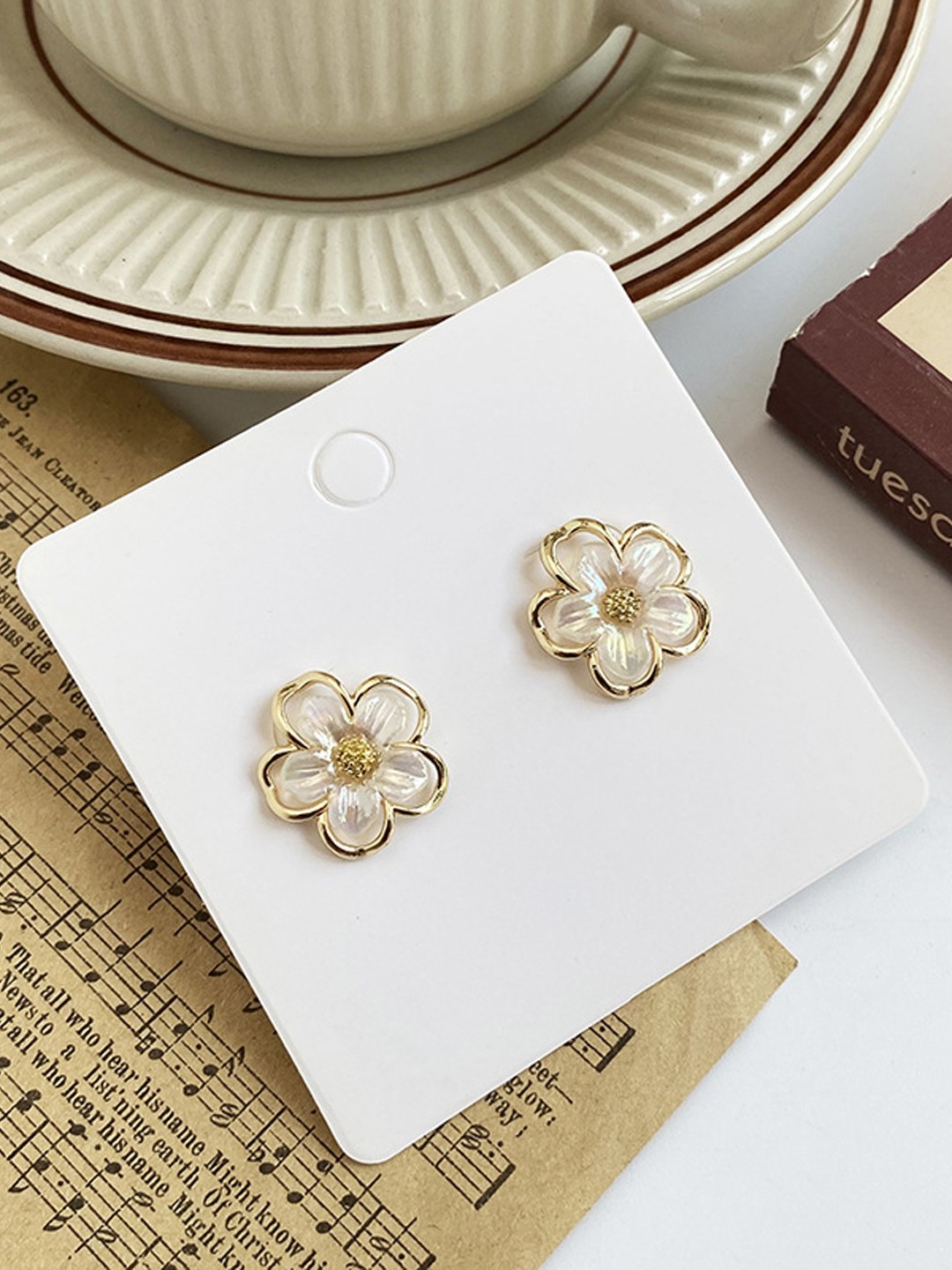

FIMBUL Gold-Plated Floral Studs Earrings