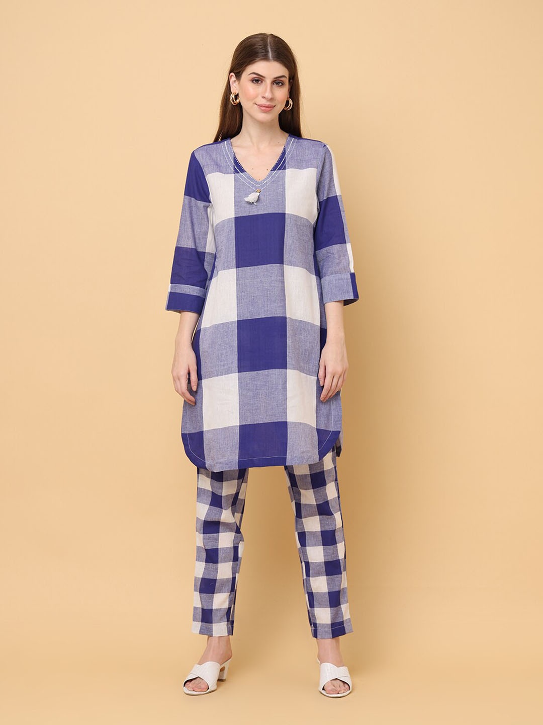

aayusika V-Neck Checked Regular Pure Cotton Straight Kurta with Trousers, Blue