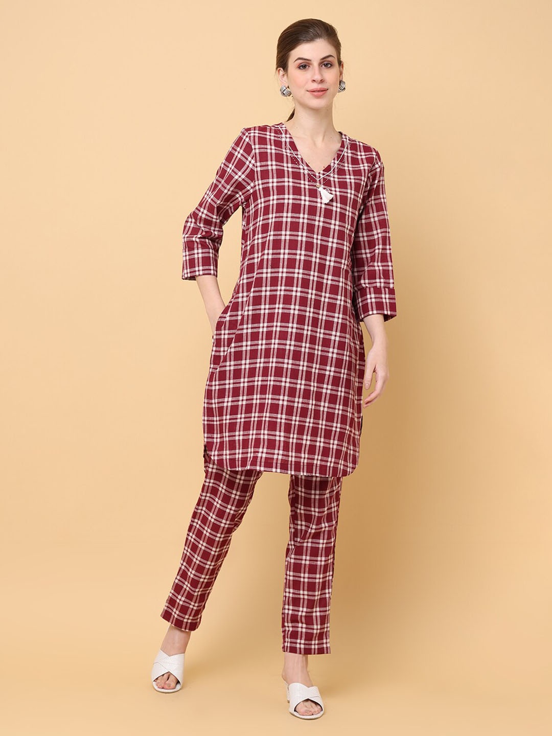 

aayusika V-Neck Checked Regular Pure Cotton Pathani Kurta with Trousers, Maroon