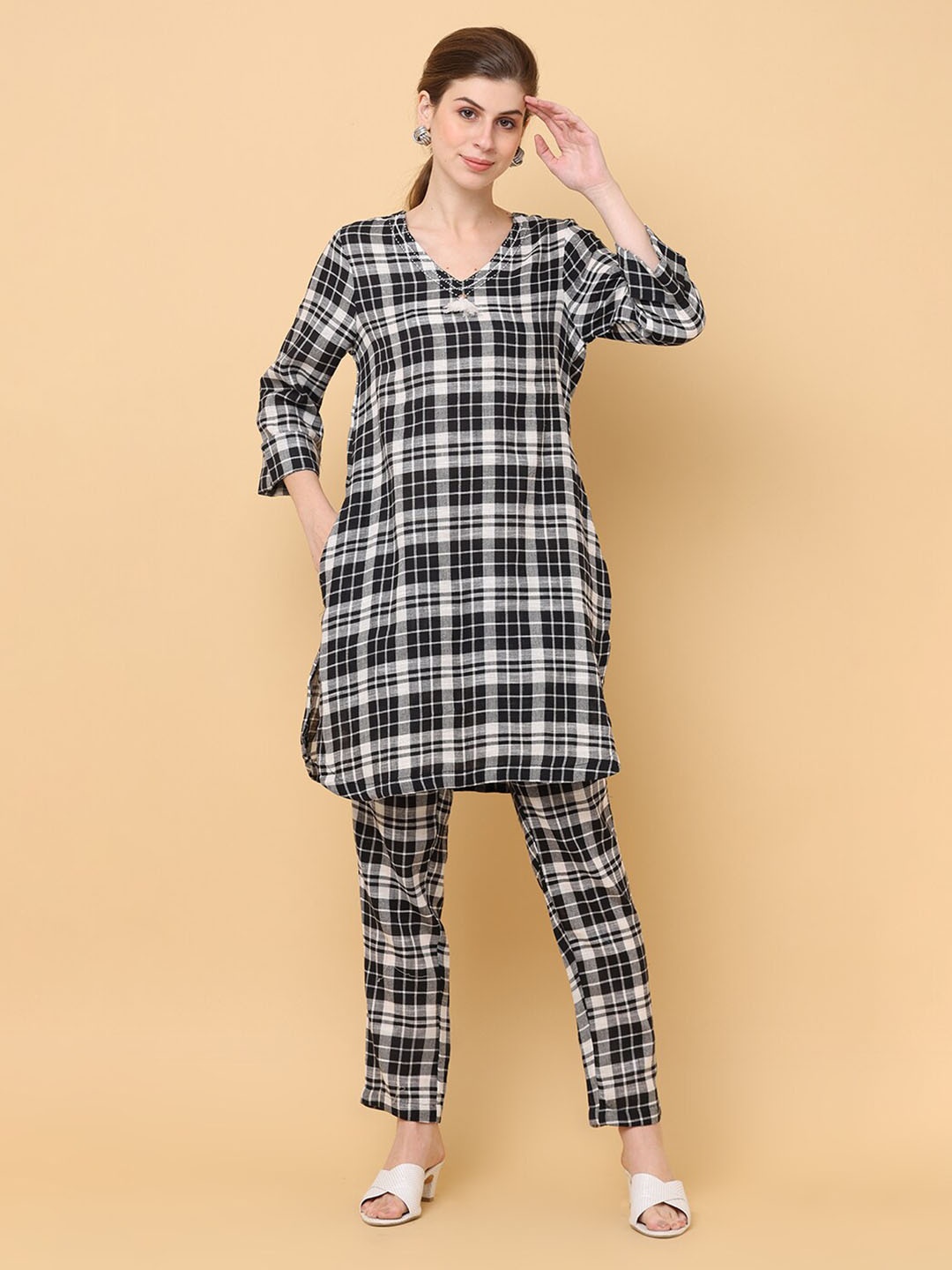 

aayusika V-Neck Checked Regular Pure Cotton Pathani Kurta with Trousers, Black