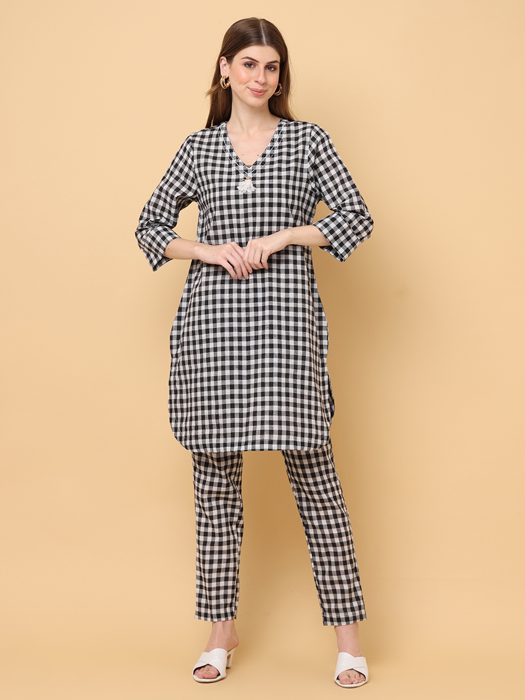 

aayusika Black Checked V-Neck Pure Cotton Kurta with Trousers