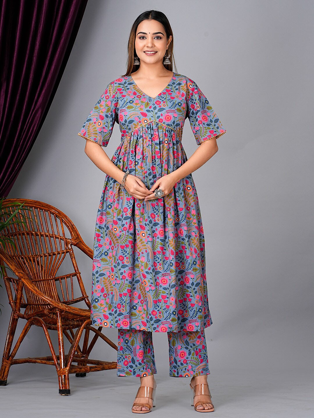 

KPF Floral Printed Empire Gotta Patti Pure Cotton Kurta with Palazzos, Grey