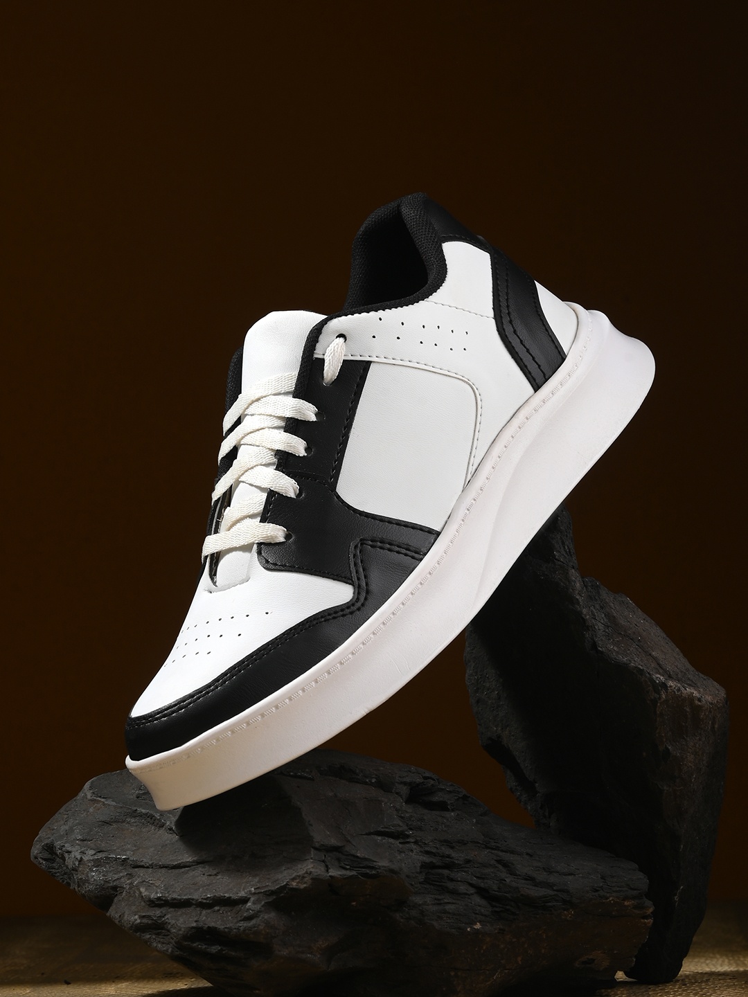 

Mast & Harbour Men Perforations Lace-Up Sneakers, White
