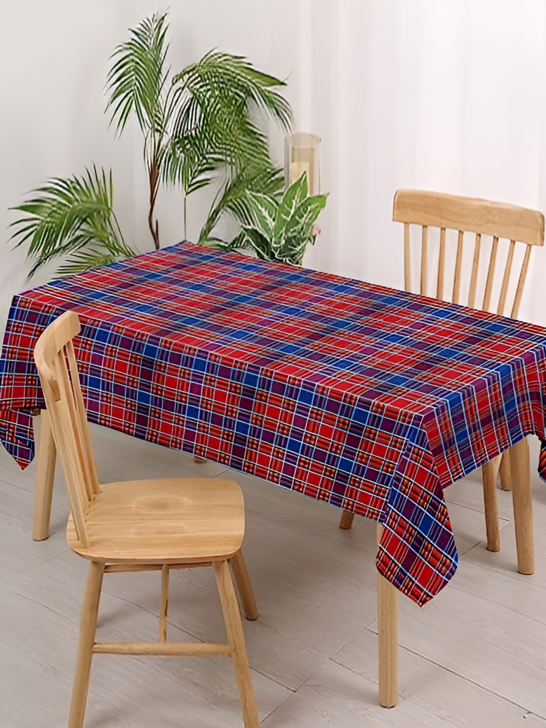 

Lushomes Red Cotton 4 seater Table