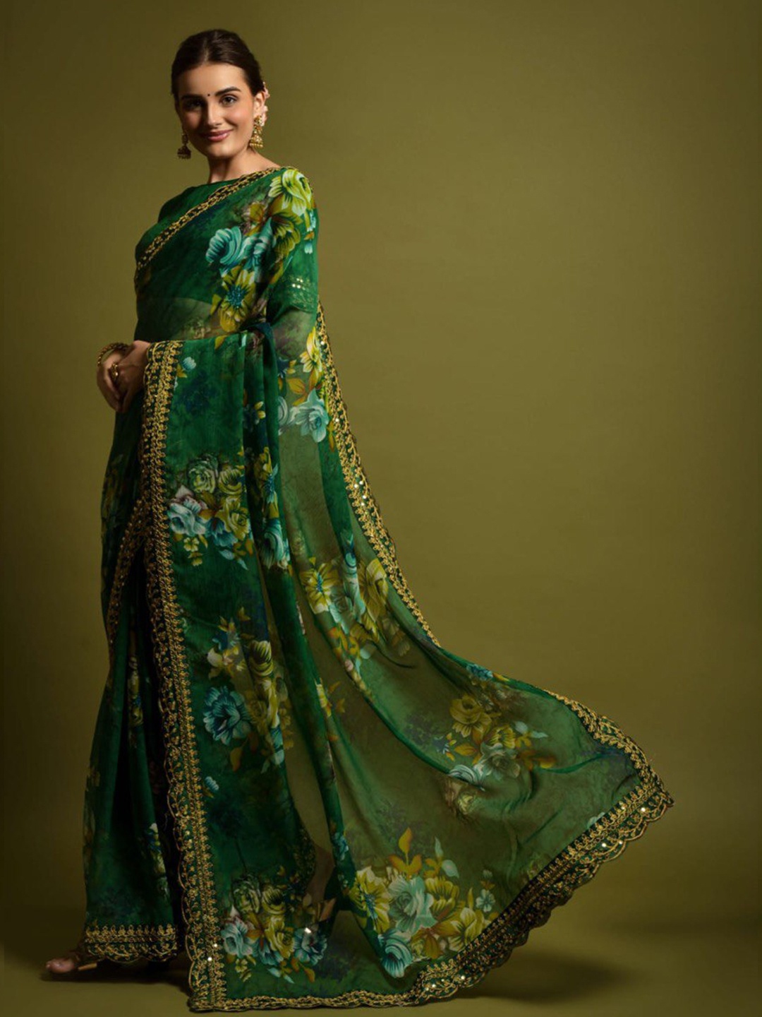 

Jinal & Jinal Green & White Floral Printed Embroidered Saree