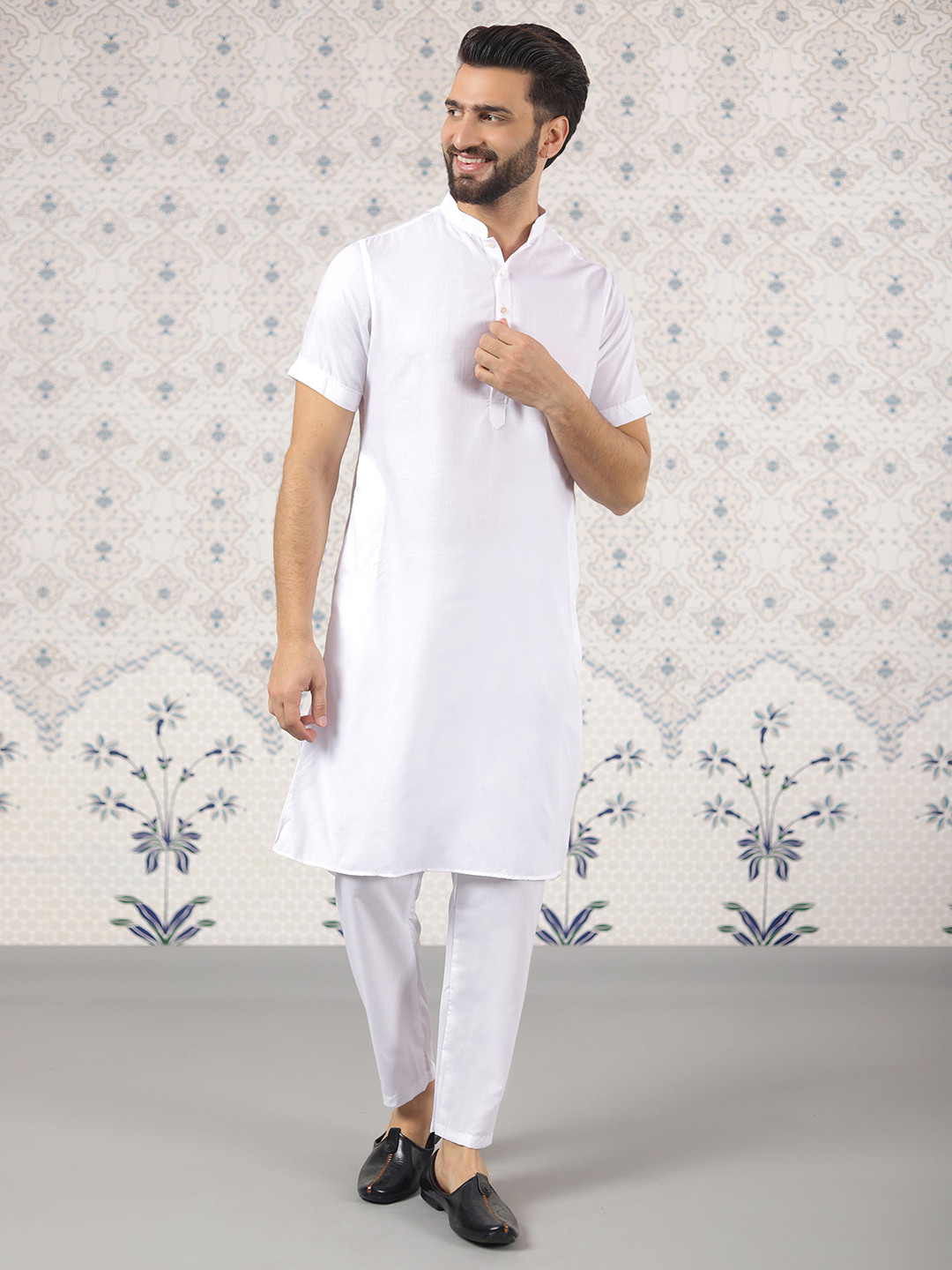 

Ode by House of Pataudi Mandarin Collar Straight Kurta with Trousers, White