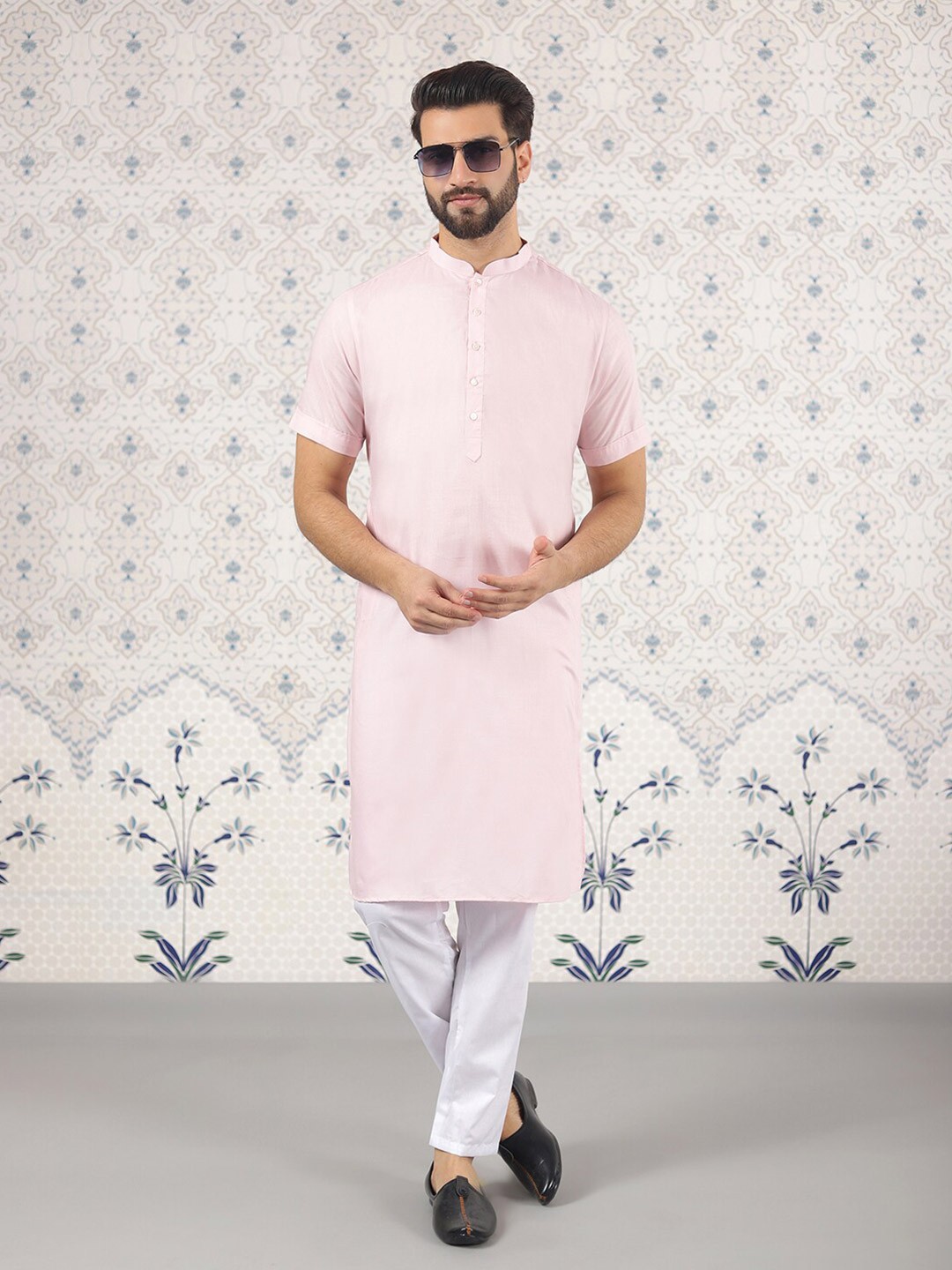 

Ode by House of Pataudi Regular Short Sleeves Kurta With Pyjama, Pink