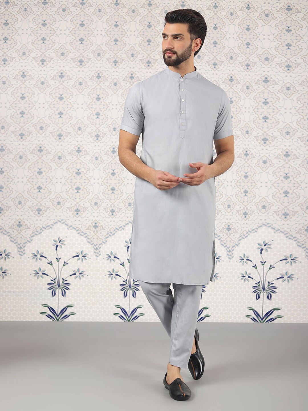 

Ode by House of Pataudi Regular Kurta With Pyjama, Silver