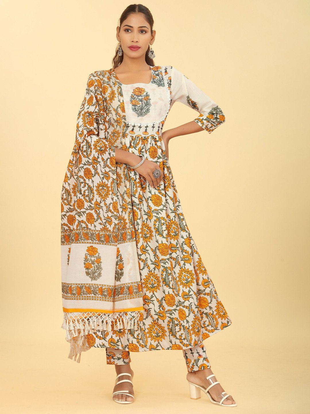 

DARIAN Floral Printed Regular Patchwork Kurta with Trousers & Dupatta, Yellow