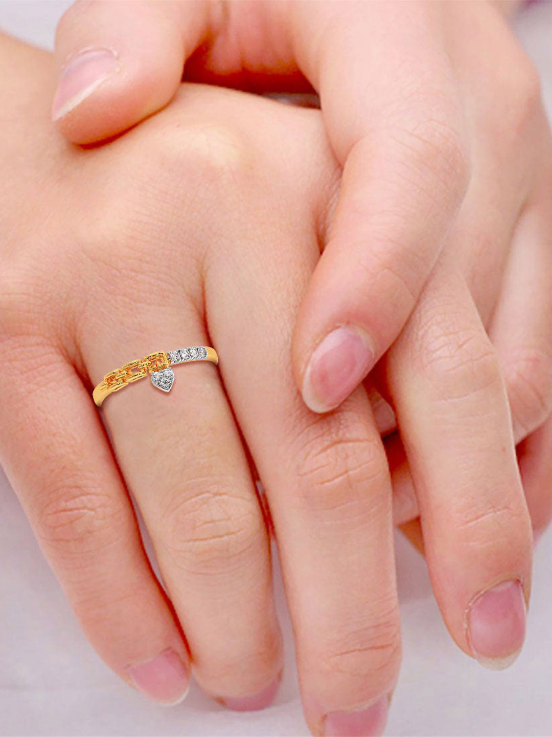 

CANDERE A KALYAN JEWELLERS COMPANY BIS Hallmark 14KT Gold Diamond Studded Ring-1.56gm