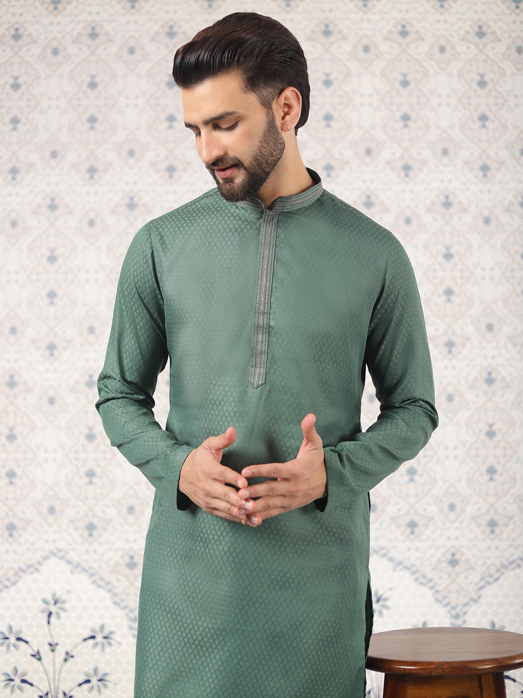 

Ode by House of Pataudi Geometric Woven Design Mandarin Collar Jacquard Weave Kurta, Green