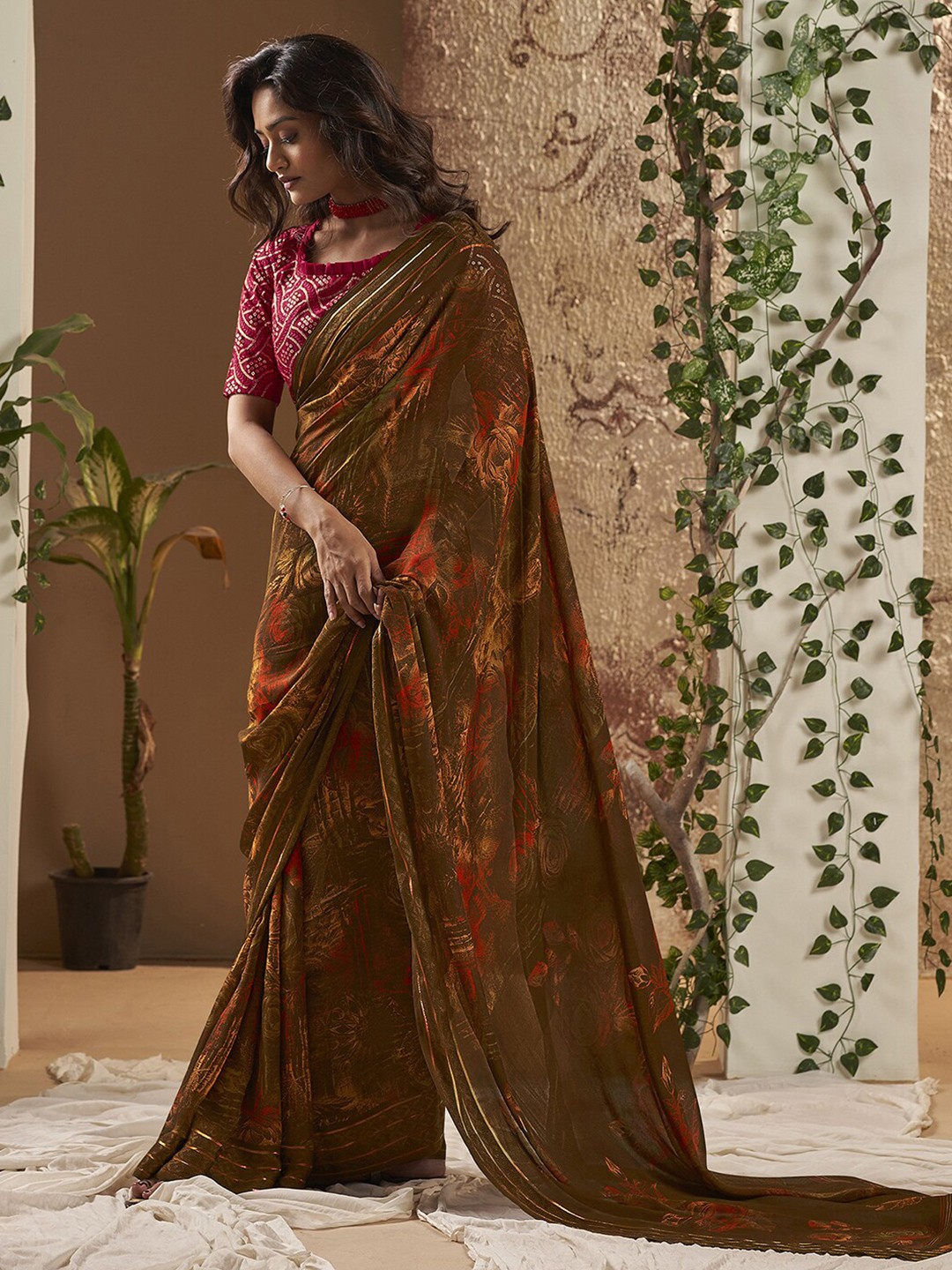 

Satrani Floral Printed Georgette Saree, Brown