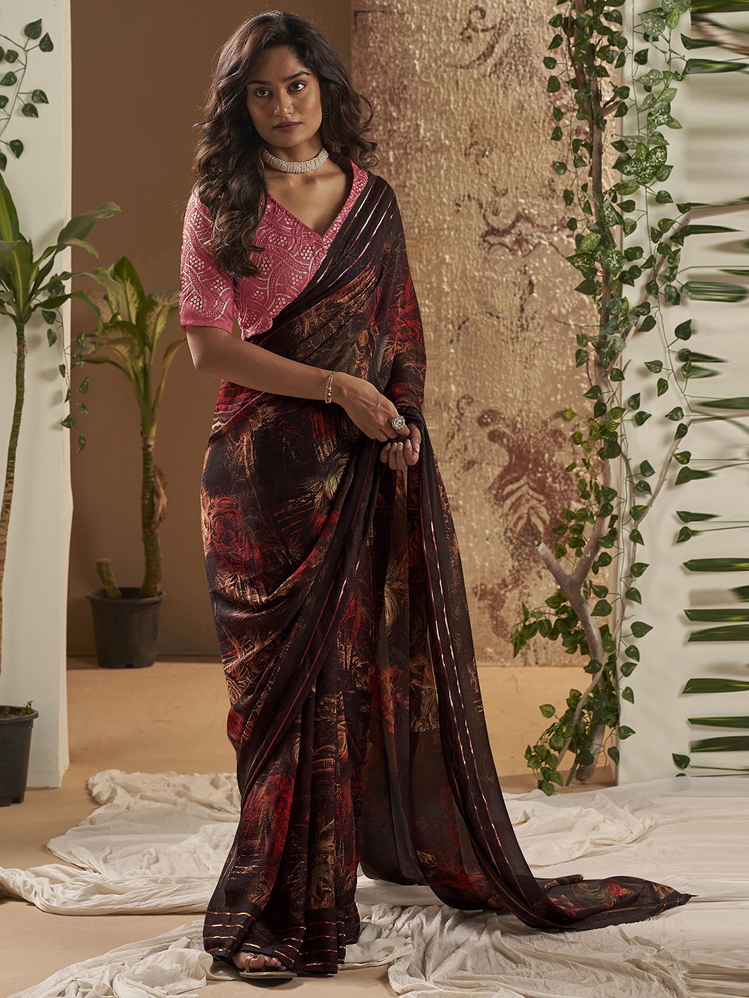 

Satrani Floral Printed Zari Saree, Brown