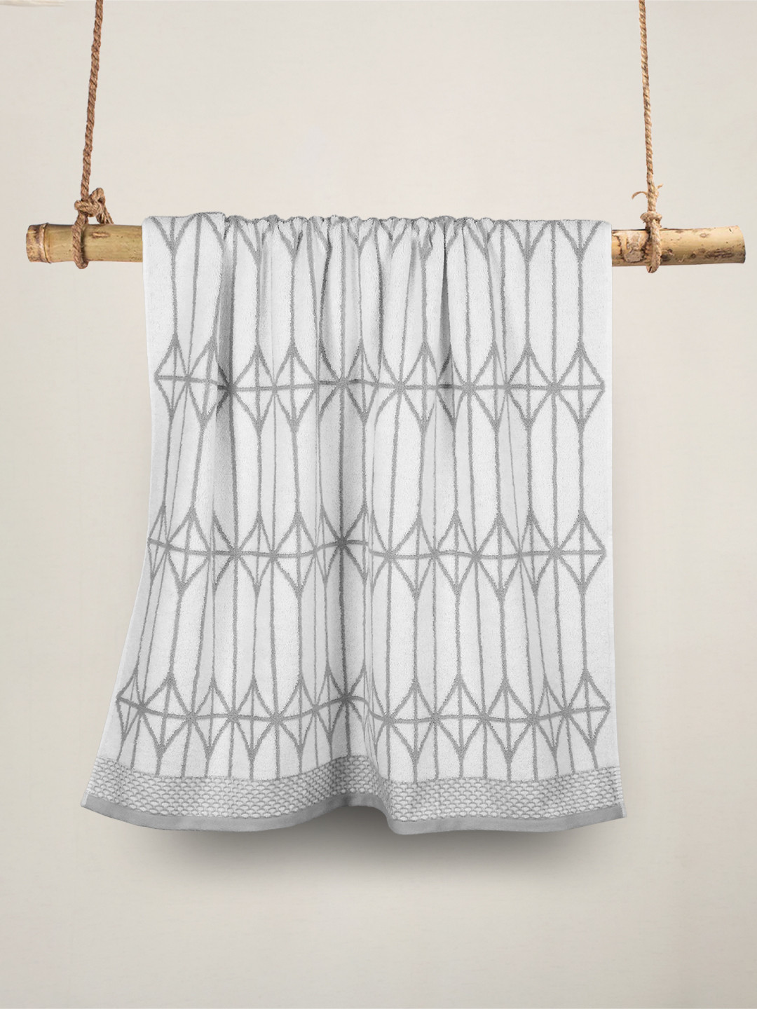 

MYTRIDENT Grey & White Printed Pure Cotton 500 GSM Bath Towel