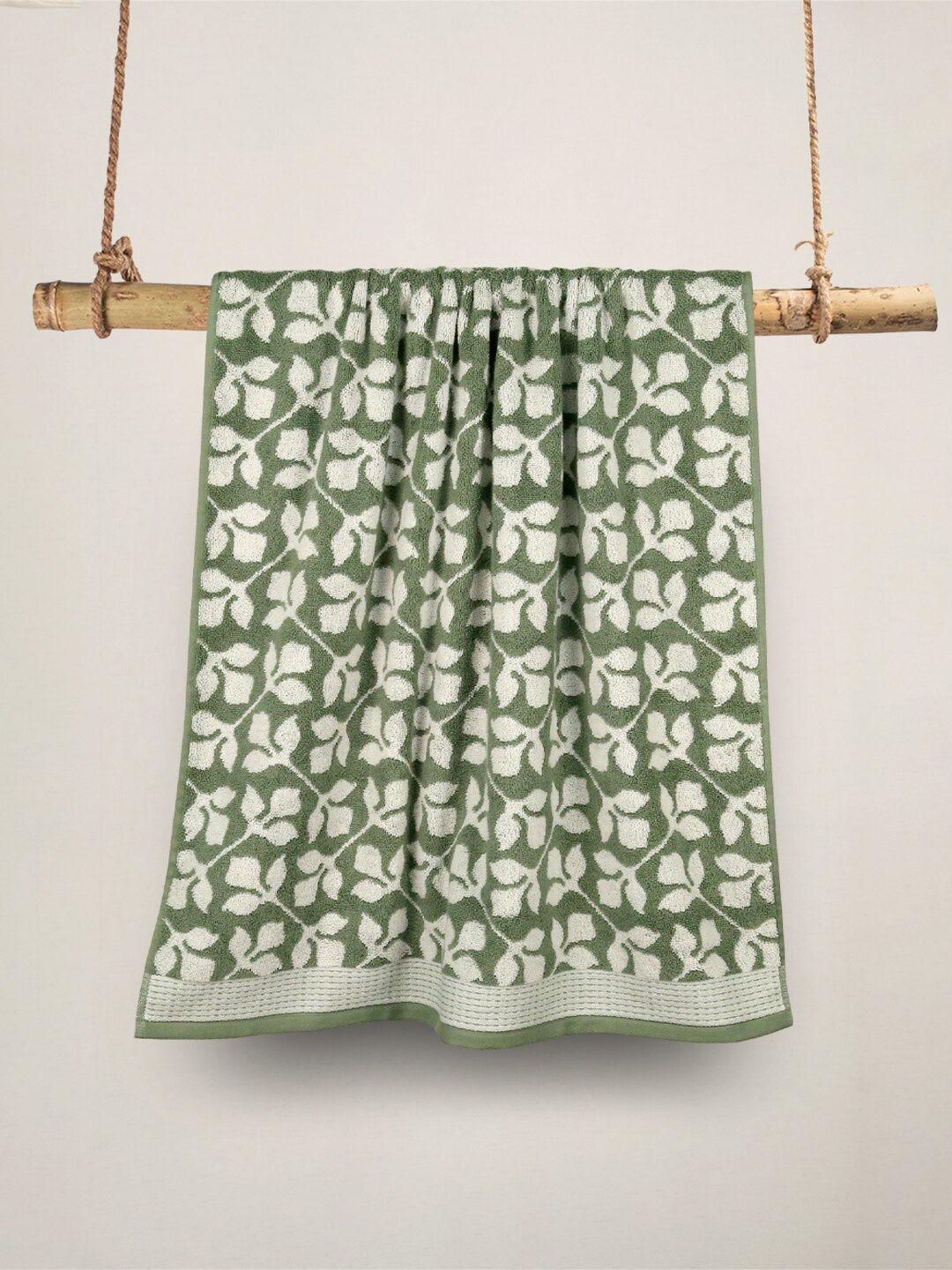 

MYTRIDENT Green & White Printed Cotton 500 GSM BathTowel