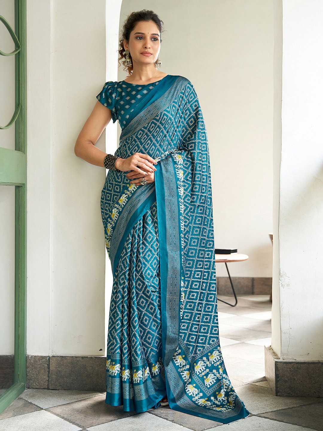 

Satrani Bandhani Printed Saree, Blue