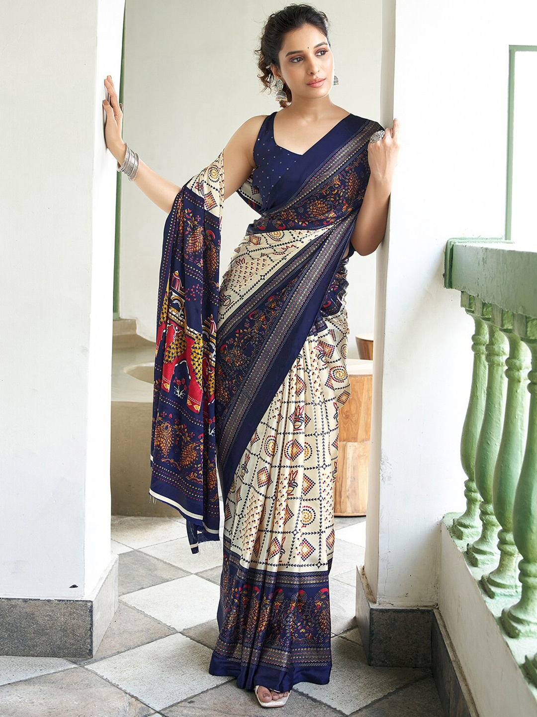 

Satrani Ethnic Motifs Zari Silk Patola Saree, Cream