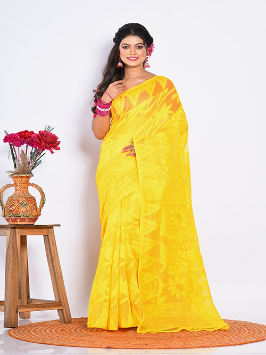 

Morchari Floral Woven Design Pure Cotton Jamdani Saree, Yellow