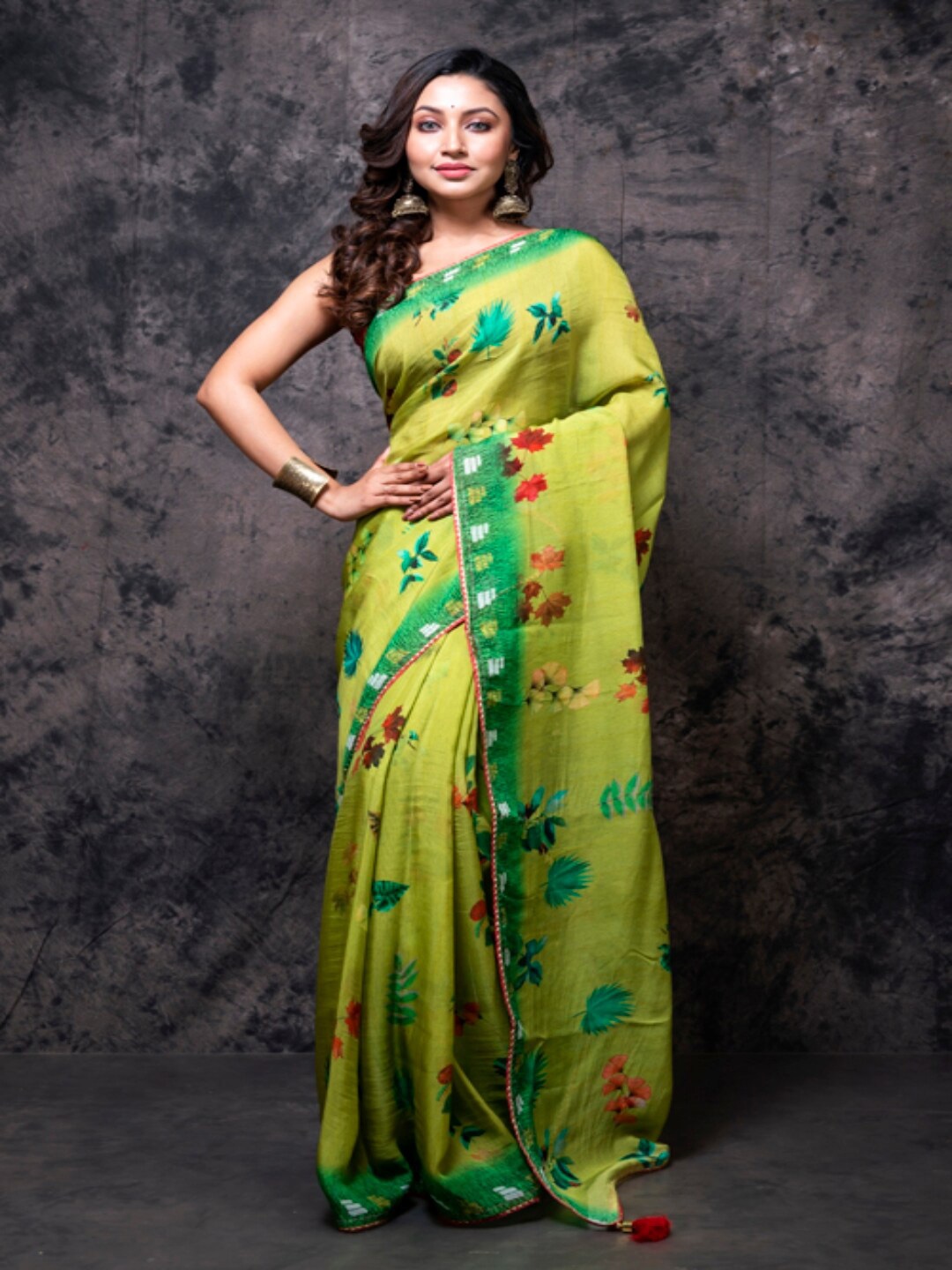

Morchari Floral Printed Organza Saree, Green