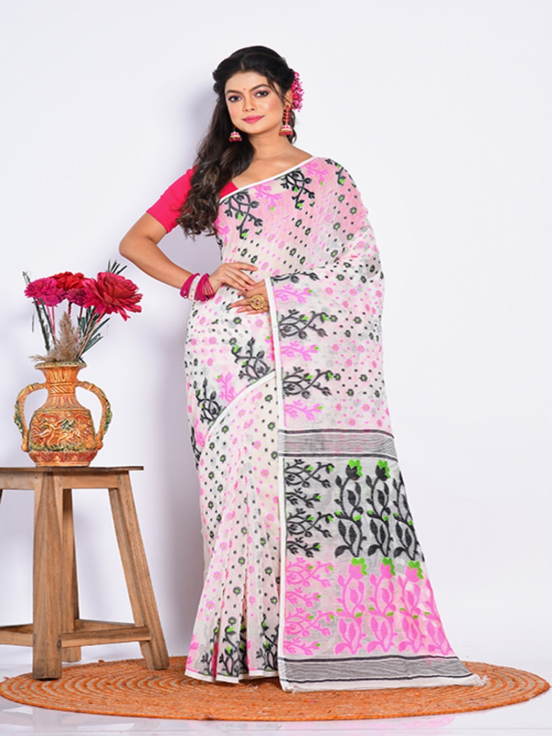 

Morchari Floral Woven Design Pure Cotton Jamdani Saree, Off white