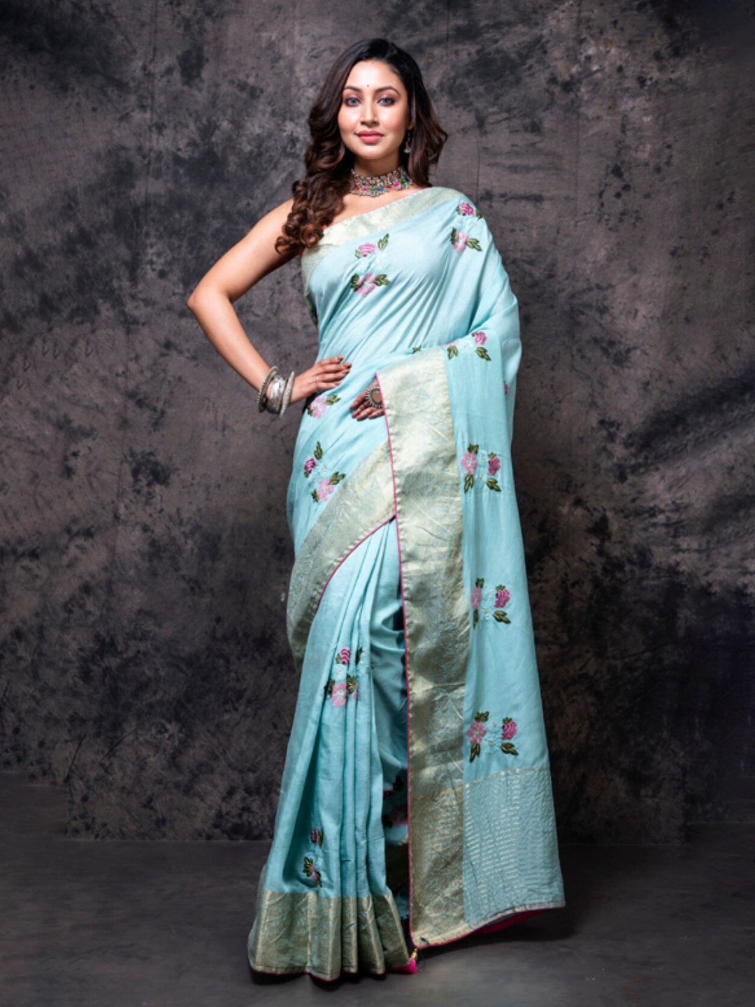 

Morchari Floral Zari Pure Chiffon Saree, Blue