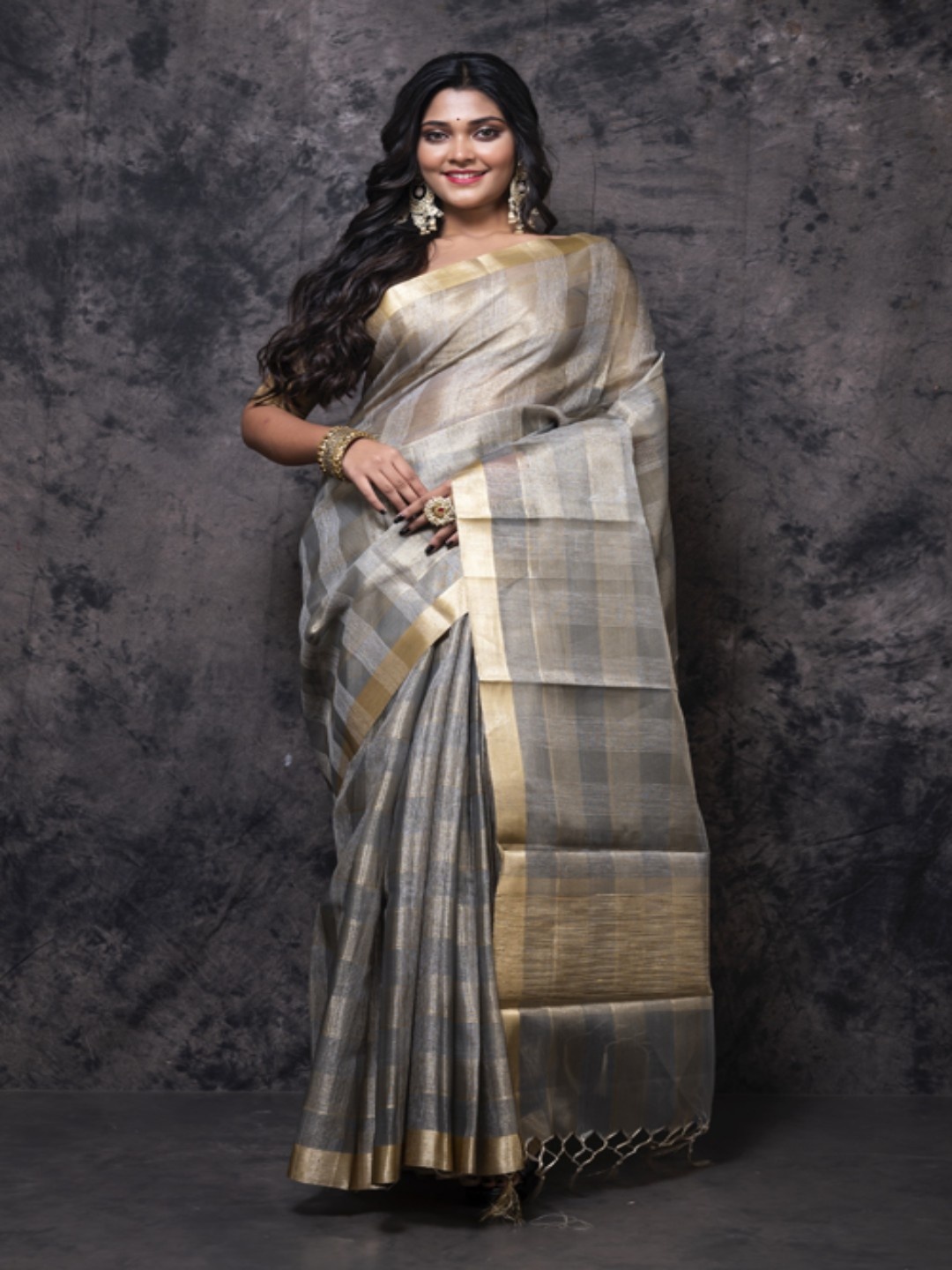 

Morchari Checked Zari Tissue Saree, Grey