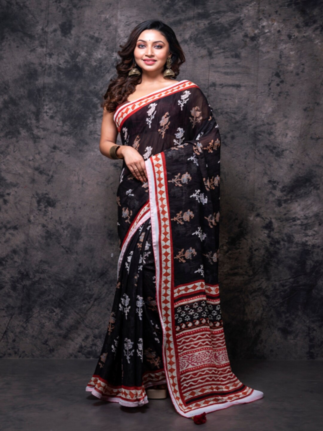 

Morchari Floral Pure Georgette Saree, Black