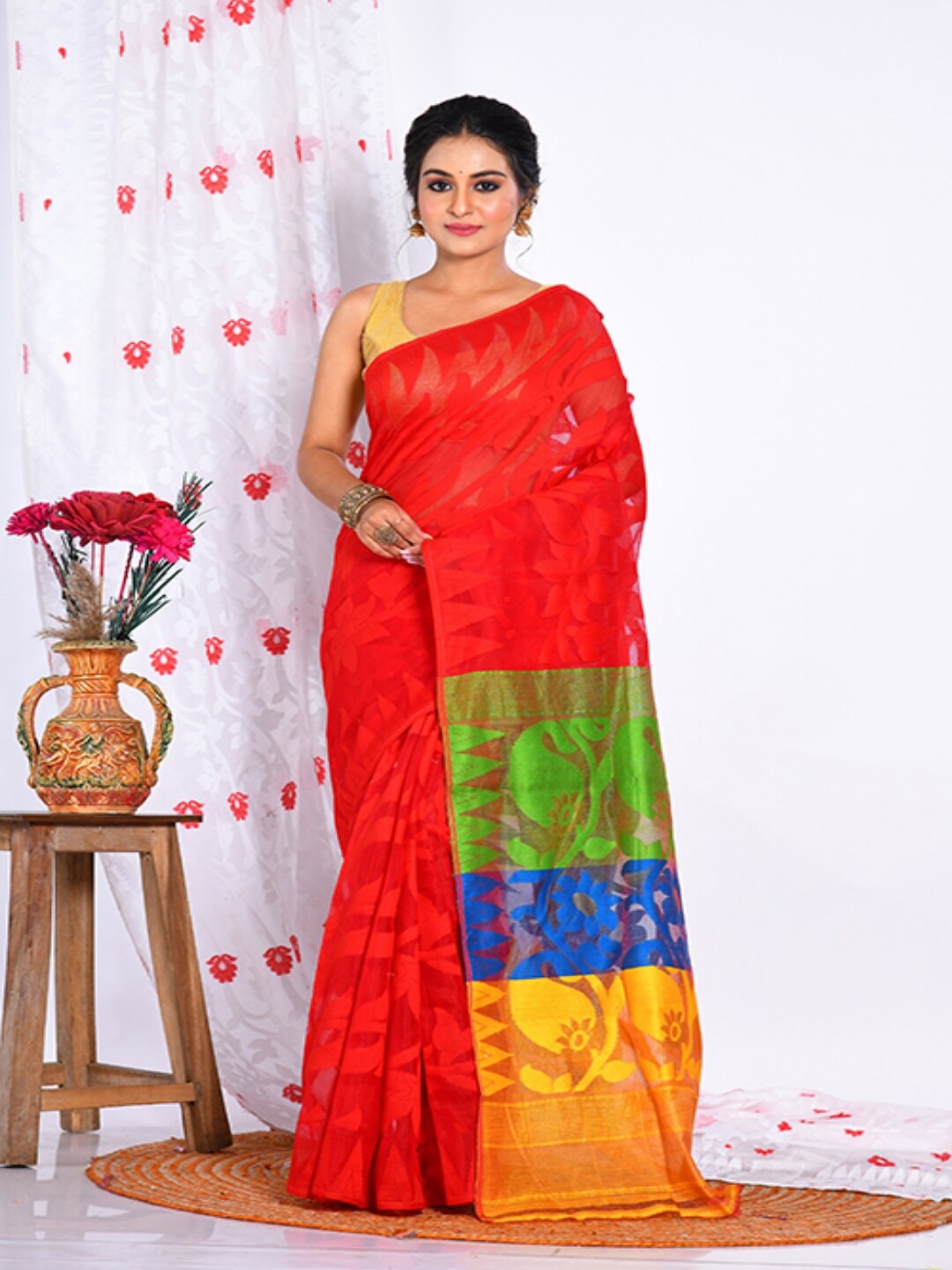 

Morchari Floral Woven Design Pure Cotton Jamdani Saree, Red