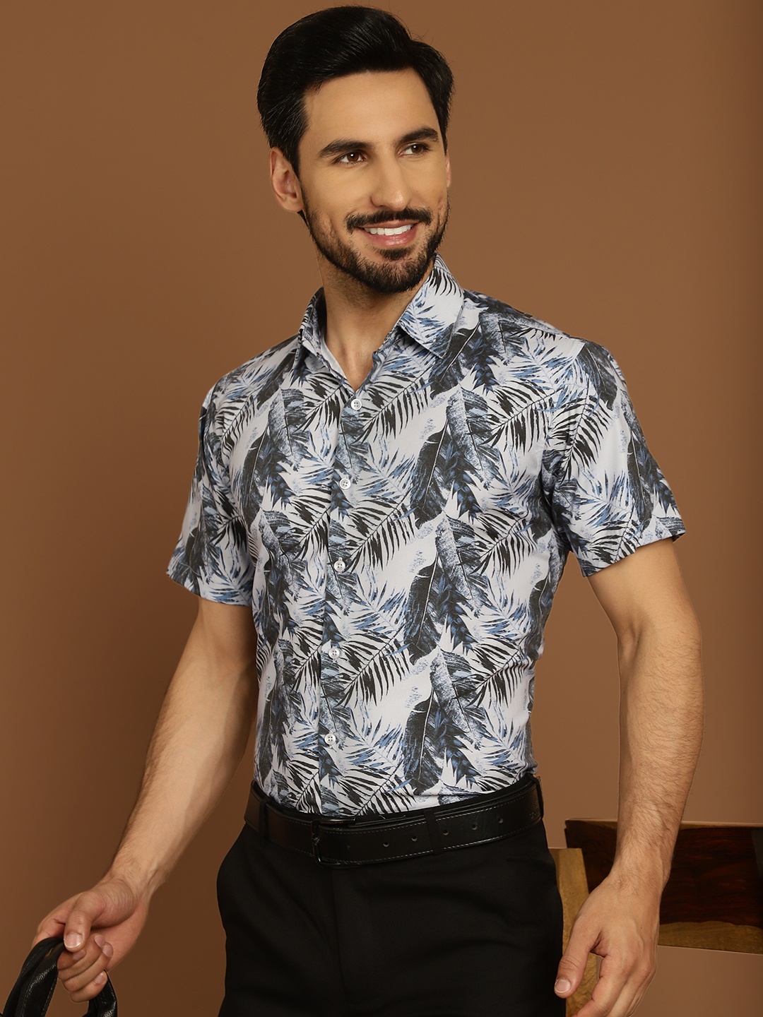 

Indian Needle Classic Floral Printed Spread Collar Short Sleeves Formal Shirt, Grey