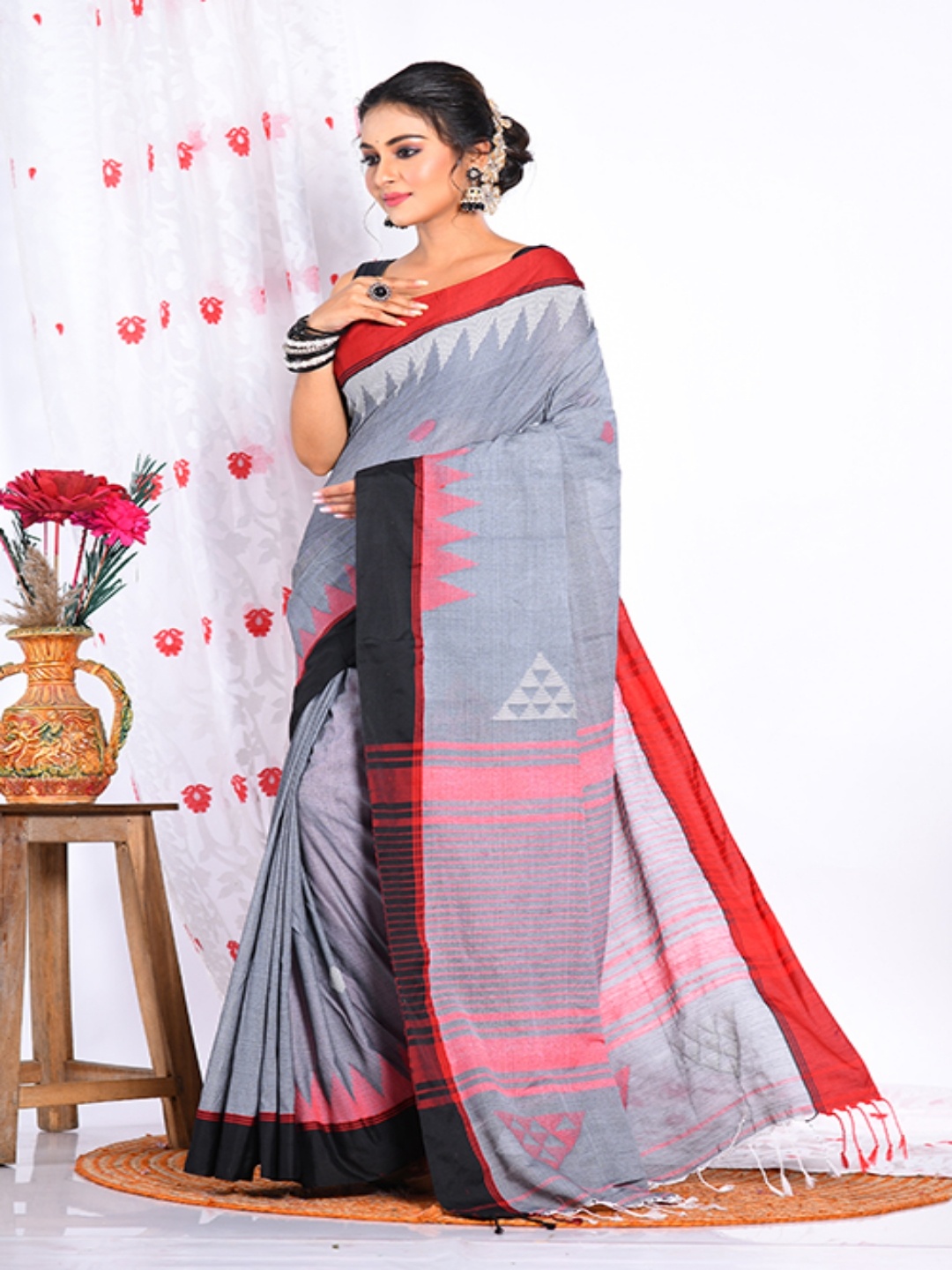 

Morchari Geometric Printed Saree, Grey
