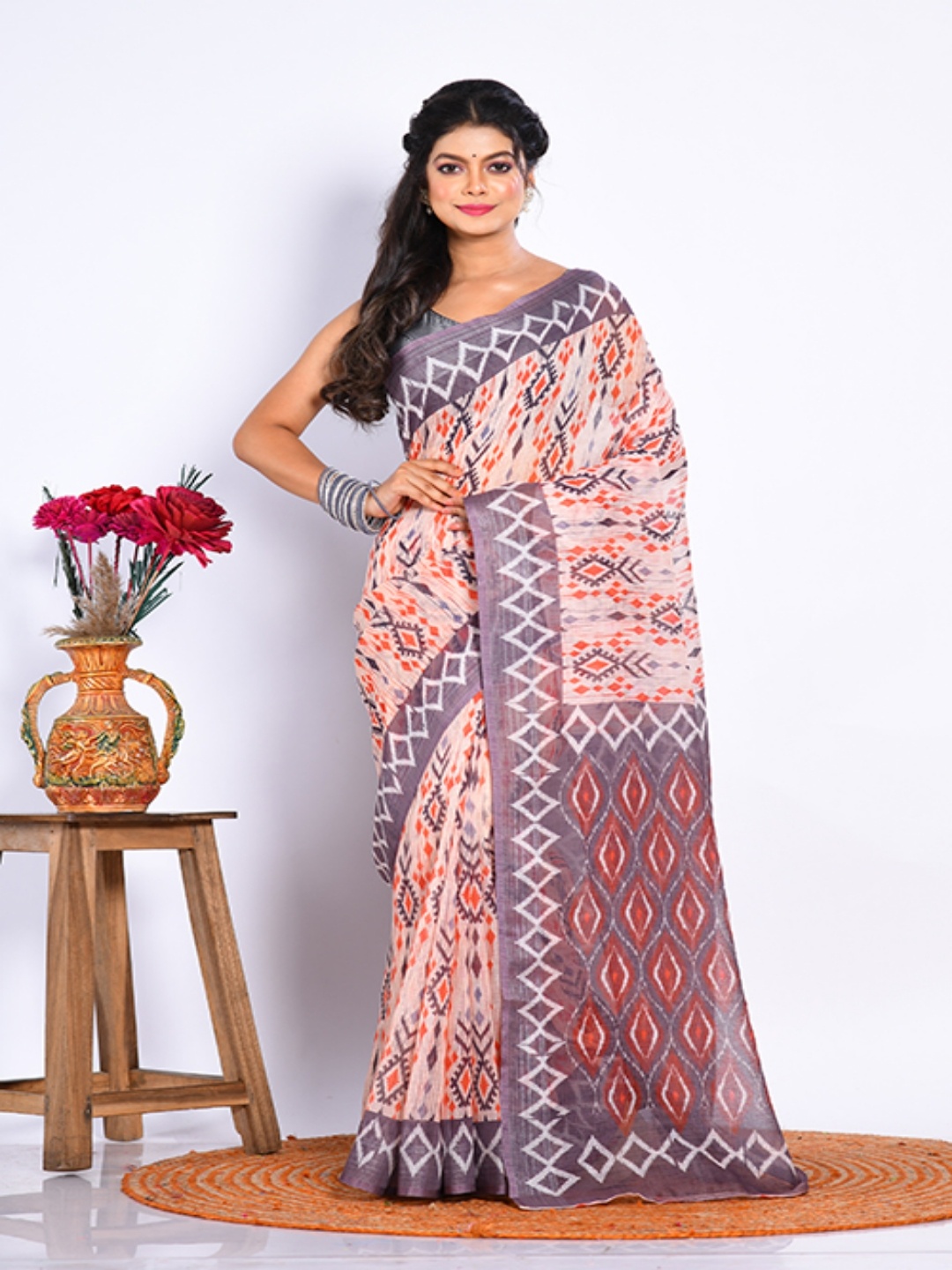 

Morchari Grey & Peach Ethnic Motifs Printed Saree